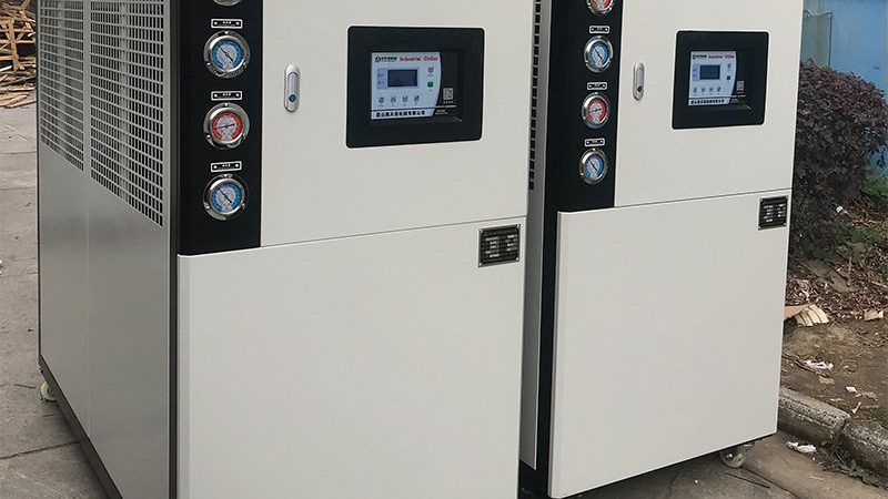 风冷螺杆冷水机与工业水冷：两种制冷方式的优劣对比